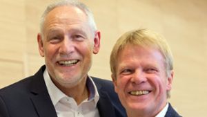 Der neue DGB-Landeschef Martin Kunzmann (links) und der Gewerkschaftsbund-Vorsitzende Reiner Hoffmann freuen sich über den gelungenen Wechsel. Foto: dpa
