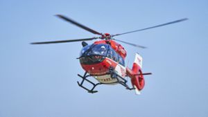 Ein schwer verletzter 16-Jähriger wurde mit dem Rettungshubschrauber in eine Klinik geflogen. (Symbolbild) Foto: dpa/Bert Spangemacher