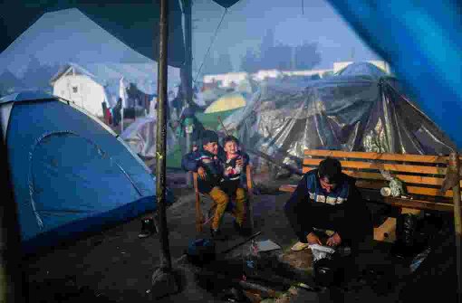 Flüchtlinge im Lager in Idomeni. Das Auffanglager soll bis zum Wochenende geräumt werden. Foto: AFP