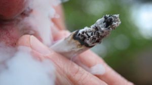 Einen Joint zu rauchen ist nicht mehr verboten. Doch woher stammt das Cannabis? (Symbolbild) Foto: dpa/Karl-Josef Hildenbrand