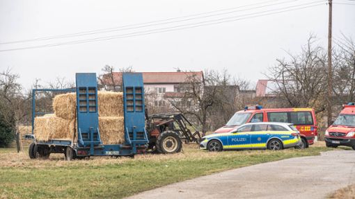 Auf einem landwirtschaftlichen Anwesen war ein Heuballen auf das Mädchen gestürzt. Foto: 7aktuell.de/Simon Adomat