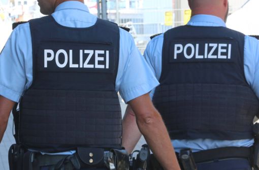 Die Polizei sucht nach einem Mann, der am Stuttgarter Neckarufer eine Frau vergewaltigt haben soll. (Symbolbild) Foto: IMAGO/BildFunkMV/IMAGO