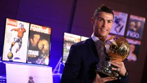 Der portugiesische Europameister Cristiano Ronaldo ist zum vierten mal zum Weltfußballer gewählt worden. Foto:  