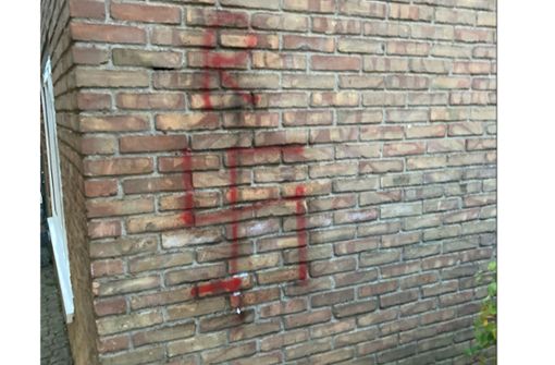 Unbekannte  haben in Holzgerlingen unter anderem Hakenkreuze an  Wände gesprüht. Foto: Stadt Holzgerlingen