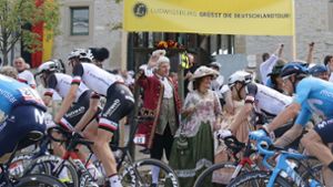 Im Jahr 2018 wurden die Fahrer der Deutschland-Tour bei ihrer Durchfahrt in  Ludwigsburg freudig begrüßt. Foto: Baumann/Hansjürgen Britsch