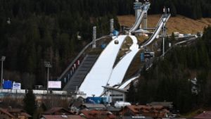 Von Wintersportatmosphäre ist in Oberstdorf nichts zu spüren. Foto: AFP/CHRISTOF STACHE