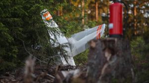 Das abgestürzte Segelflugzeug in Schonach. Hier starb ein 22-Jähriger. Foto: Marc Eich
