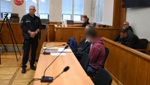 Der verurteilte Mörder der elfjährigen Lena aus Emden muss sich seit Montag erneut vor Gericht verantworten. Foto: dpa/Lars Klemmer