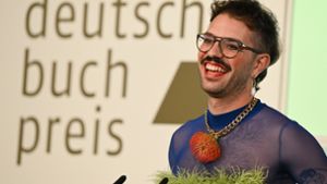 Kim de l’Horizon erhält für „Blutbuch“ den Deutschen Buchpreis 2022. Foto: dpa/Arne Dedert