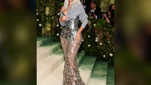 Kim Kardashian zeigt im Korsettkleid eine Mini-Taille