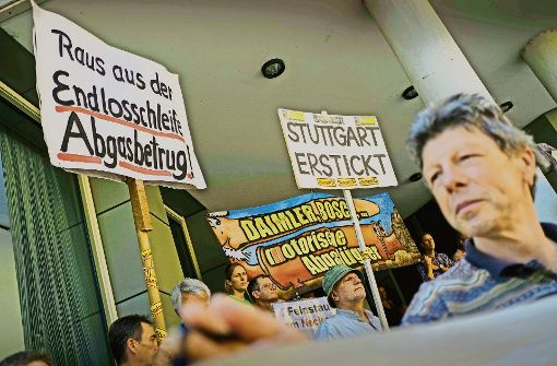Vor dem Gericht wird demonstriert, drinnen über eine komplexe Materie beraten. Foto: Lichtgut/Leif Piechowski