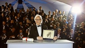 Der Sieger von Cannes präsentiert der Welt seinen Preis: Ken Loach, der Moralist unter den europäischen Autorenfilmern Foto: AP