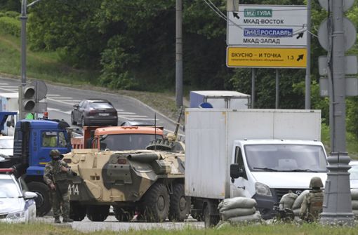 Die Lage in Russland ist angespannt. Die Armee kontrolliert die Autobahnzufahrten nach Moskau. Foto: dpa