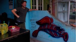 Marcel Folmeg in Panama mit seinem Streetart-Bild. Foto: privat