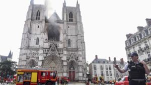 Die Feuerwehr ist zu einem Großbrand der Kathedrale von Nantes gerufen worden. Foto: AFP/SEBASTIEN SALOM-GOMIS