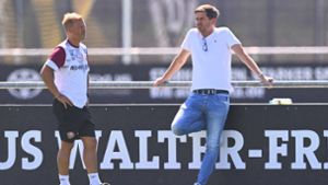 Ralf Becker (rechts) steht hinter der Verpflichtung von Trainer Markus Anfang. An diesem Freitag treffen beide im DFB-Pokal mit Dynamo Dresden auf den VfB Stuttgart. In unserer Bildergalerie zeigen wir, wie es in den vergangenen Jahren in der ersten Pokalrunde für den VfB lief. Foto: imago//Lutz Hentschel
