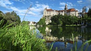 Auch in der Donau, wie hier in Sigmaringen, sind zahlreiche Spurenstoffe nachgewiesen worden. Foto: dpa/Felix Kästle