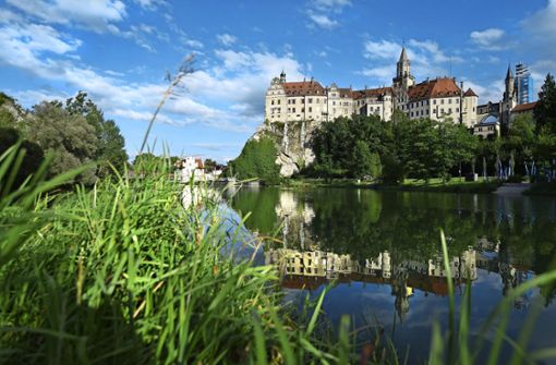 Auch in der Donau, wie hier in Sigmaringen, sind zahlreiche Spurenstoffe nachgewiesen worden. Foto: dpa/Felix Kästle