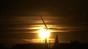 Bald Nachwuchs in Sicht? Das Welzheimer Windrad bei Sonnenaufgang Foto: Gottfried Stoppel