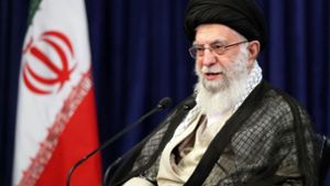 Ajatollah Ali Chamenei, Oberster Führer und geistliches Oberhaupt des Iran. Das iranische Außenministerium weist Spekulationen über eine Zusammenarbeit mit Nordkorea im nuklearen Bereich zurück. Foto: dpa