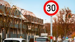 In vielen Hauptverkehrsstraßen  in Kirchheim gilt inzwischen   Tempo 30. Foto: Ines Rudel