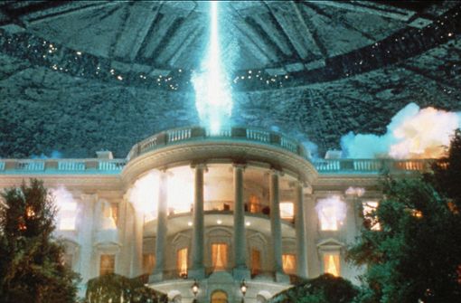 Eines der berühmtesten Bilder der modernen Filmgeschichte: In Roland Emmerichs „Independence Day“ attackiert ein riesiges Ufo das Weiße Haus Foto: imago images/Mary Evans