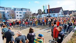 Am Samstag trafen sich Menschen in Schönaich, um ein Zeichen für Demokratie und Vielfalt zu setzen. Foto: /Stefanie Schlecht