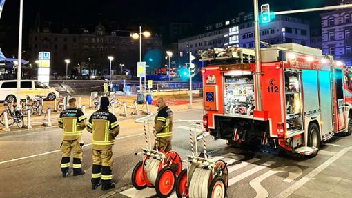 Alarm für die Feuerwehr: Am Marienplatz wurde  an der unterirdischen Haltestelle gefährliche Flusssäure entdeckt. Foto: 7aktuell.de/Kevin Lermer