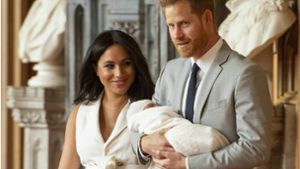 Zwei Tage ließen sich Harry und Meghan Zeit, erst dann zeigten sie ihr Baby der Öffentlichkeit. Foto: AP