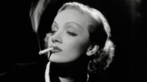 Auch Marlene Dietrich wusste – Die Femme fatale ist nur echt mit lasziv gerauchter Zigarette. Foto: imago/Cinema Publishers Collection/HA