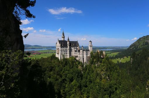 Das Märchenschloss Neuschwanstein zieht Touristen aus der ganzen Welt an. Foto: dpa