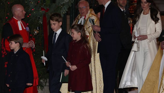 Kate und William mit allen drei Kindern beim Weihnachtskonzert