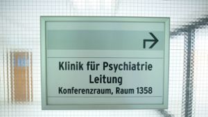 Ein Arzt in einem psychiatrischen Krankenhaus wurde tot aufgefunden. (Symbolbild) Foto: dpa/Jörg Carstensen