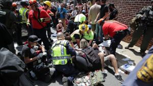 Bei Protesten im US-Staat Virginia ist ein Auto in eine Menschenmenge gerast, mehrere Personen wurden verletzt. Foto: Getty