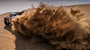 Rennen in der Wüste – die Rallye Dakar hat eine ganz eigene Faszination. Foto: dpa/Florent Gooden
