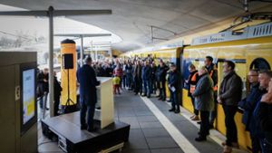 Großer Bahnhof: Mit einem Sonderzug sind die Festgäste durch den neuen Tunnel zur Haltestelle Staatsgalerie gefahren. Foto: Lichtgut/Ferdinando / Iannone