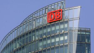 Die Deutsche Bahn will sich bei den Fahrgästen entschuldigen. Foto: AP
