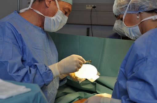 Opfer des Brustimplantate-Skandals haben in Deutschland wohl kaum noch Chancen auf Schmerzensgeld. (Symbolfoto) Foto: EPA