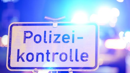 Die Polizei wollte den Audi A8 gegen 10.45 Uhr kontrollieren, als der unbekannte Fahrer die Flucht ergriff und davonfuhr. (Symbolfoto) Foto: dpa/Uwe Anspach