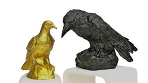 Die goldene Taube und die schwarze Krähe sind Feinde, aber eben auch ziemlich beste Freunde. Foto: Butik