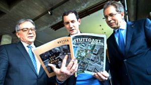 Dieter Ziesel, Jan Georg Plavec  und Gerald Maier (v. l.) mit dem Magazin Foto: Lg/Leif Piechowski