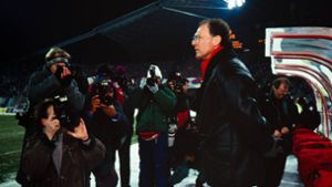 Franz Beckenbauer vor seinem Debüt als Trainer des FC Bayern – das er im Februar 1994 gegen den VfB verliert. Foto: imago/WEREK