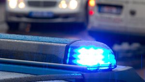 Polizisten haben in Karlsruhe einen Mann festgenommen, wer die Tochter seiner Lebensgefährtin mit einem Messer schwer verletzt haben soll. Foto: dpa
