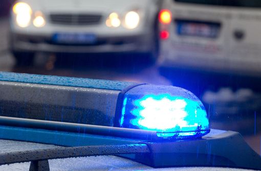 Polizisten haben in Karlsruhe einen Mann festgenommen, wer die Tochter seiner Lebensgefährtin mit einem Messer schwer verletzt haben soll. Foto: dpa