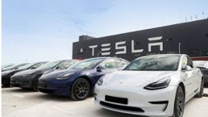 Ungewohnt: Für Teslas  Model 3 gibt Tesla derzeit hohe Rabatte. Foto: dpa/Ding Ting