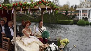 Die neue Floßfahrt Josefinas kaiserliche Zauberreise führt durch einen romantischen Schloßgarten und bietet 54 Wasserfontänen auf. Foto: Göpfert