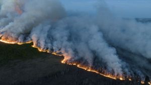 Die vom British Columbia Wildfire Service zur Verfügung gestellte undatierte Luftaufnahme zeigt Waldbrände in der nordöstlichen Region von British Columbia. Foto: Uncredited/BC Wildfire Service/Xinhua//dpa