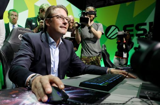Verkehrsminister Andreas Scheuer posierte auf der Videospielmesse Gamescom in Köln mehrfach für die Medien. Foto: dpa