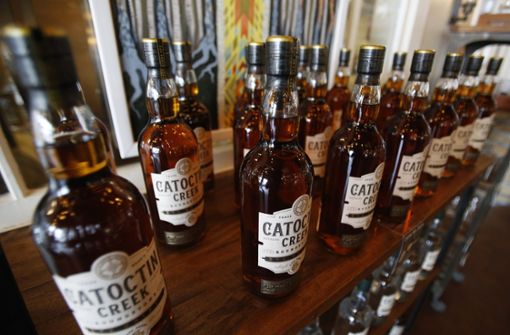 Der US-Whiskey-Export gen EU brach nach den Strafzöllen ein. Foto: AP