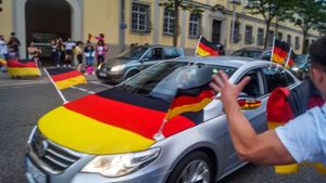 Nur vereinzelt waren Autos laut Polizei nach dem Sieg der deutschen Mannschaft am Dienstag in Ludwigsburg unterwegs. Foto: SDMG